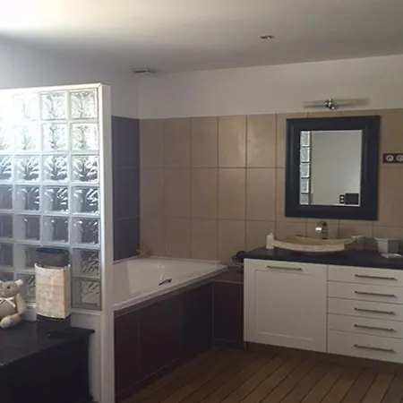 Modern Holiday Home Near Lake In Oraison Oraison