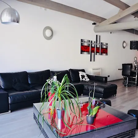 Modern Holiday Home Near Lake In Oraison