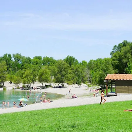 Semesterbostad Modern Holiday Home Near Lake In Oraison Oraison