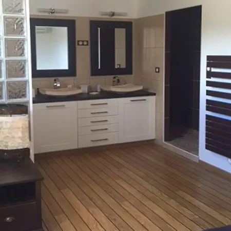 Semesterbostad Modern Holiday Home Near Lake In Oraison *